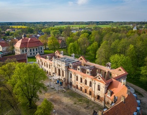 Zwiedzanie Zespołu Pałacowo-Parkowego w Goszcz z przewodnikiem