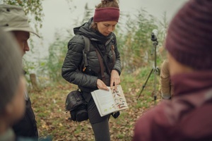 Spacer wśród stawów i kawka z ornitolożką